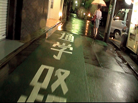 雨が降りしきる日、音が消される為レイパーが犯行に及ぶ　　サンプル画像13